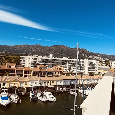 Serenity, Canal, Amarre, Piscine Et Jacuzzi Апартаменти